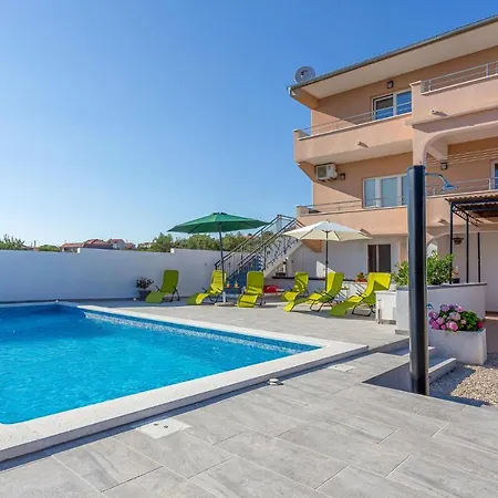 Vakantiehuis Holiday Home - Five-Bedroom Holiday Home Kanica With Sea View