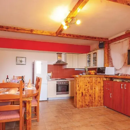 Holiday Home - Five-Bedroom Holiday Home Kanica With Sea View Vakantiehuis *