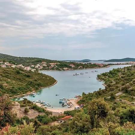 Holiday Home - Five-Bedroom Holiday Home Kanica With Sea View