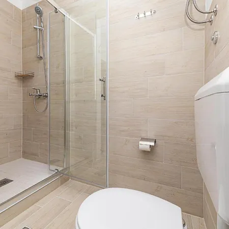 Holiday Home - Five-Bedroom Holiday Home Kanica With Sea View Sevid