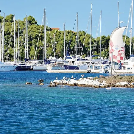 Holiday Home - Five-Bedroom Holiday Home Kanica With Sea View Vakantiehuis
