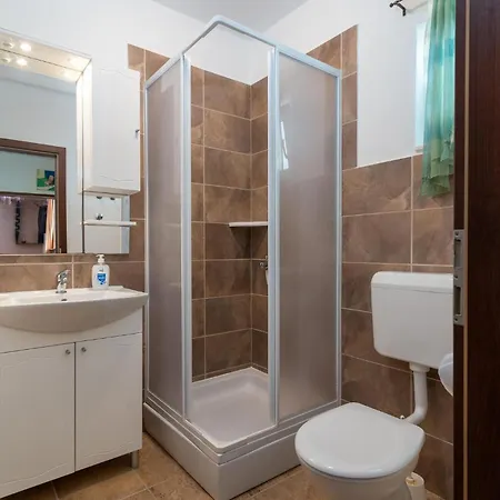 Holiday Home - Five-Bedroom Holiday Home Kanica With Sea View Vakantiehuis
