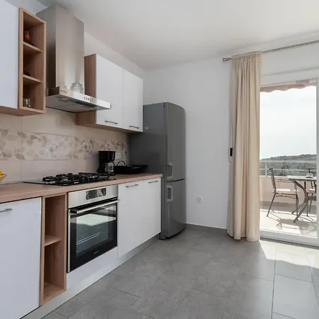 Holiday Home - Five-Bedroom Holiday Home Kanica With Sea View