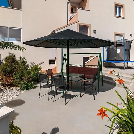 Holiday Home - Five-Bedroom Holiday Home Kanica With Sea View