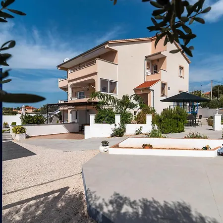 Holiday Home - Five-Bedroom Holiday Home Kanica With Sea View Vakantiehuis Sevid