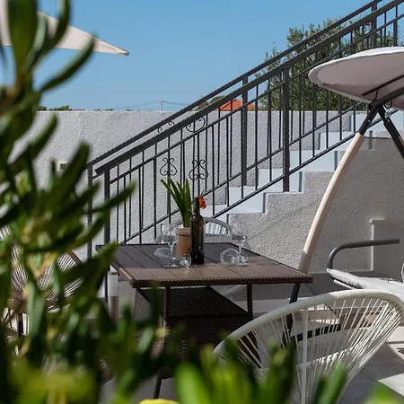 Vakantiehuis Holiday Home - Five-Bedroom Holiday Home Kanica With Sea View *