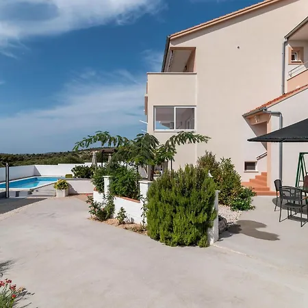 Holiday Home - Five-Bedroom Holiday Home Kanica With Sea View Sevid