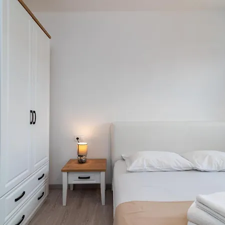 Holiday Home - Five-Bedroom Holiday Home Kanica With Sea View * Sevid