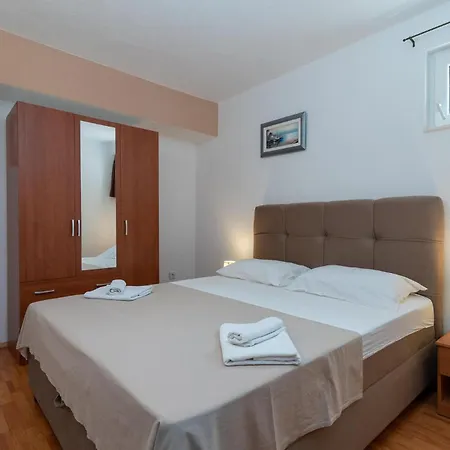 Holiday Home - Five-Bedroom Holiday Home Kanica With Sea View *