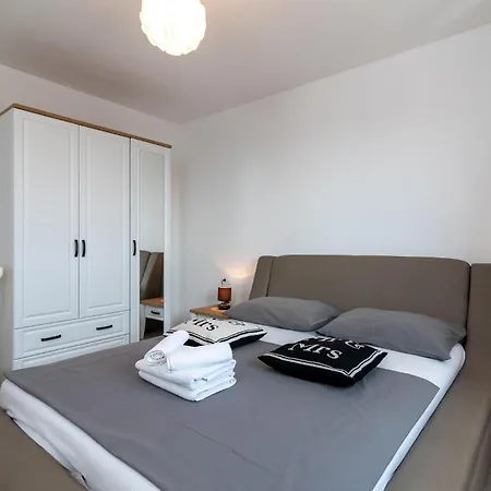 Holiday Home - Five-Bedroom Holiday Home Kanica With Sea View Vakantiehuis *