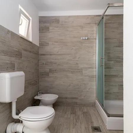 Holiday Home - Five-Bedroom Holiday Home Kanica With Sea View