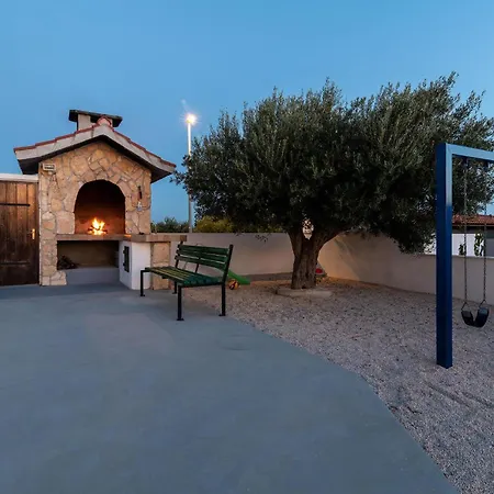 Vakantiehuis Holiday Home - Five-Bedroom Holiday Home Kanica With Sea View